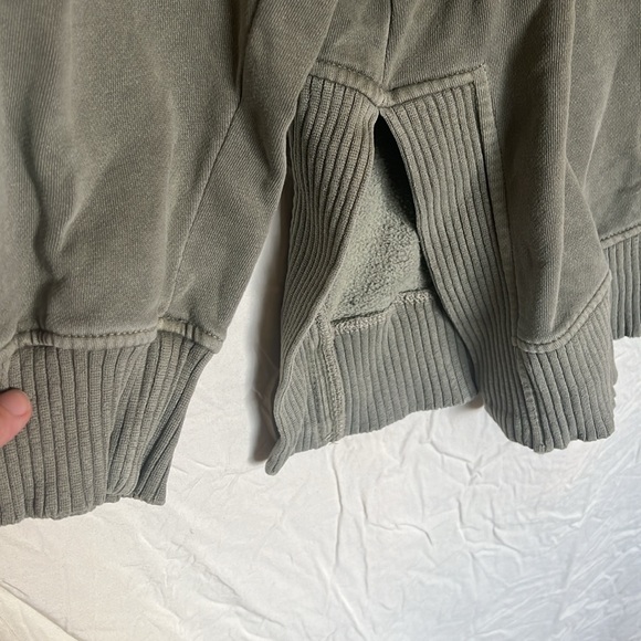 🌈 Olive Green Crewneck Sweater - Picture 3 of 4